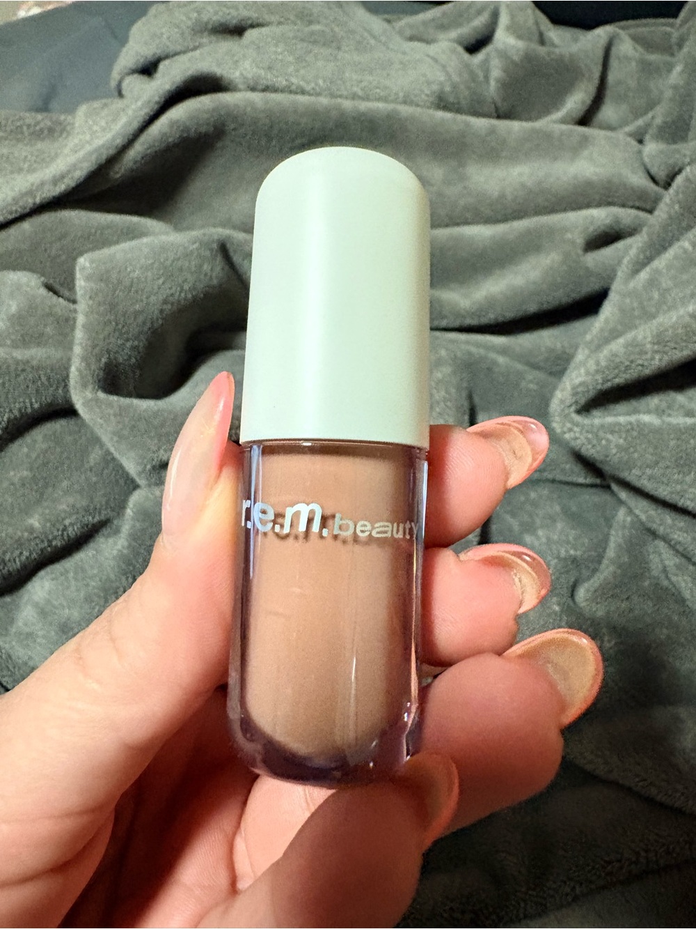 R.e.m. Beauty Starlet Liquid Eyeshadow in ‘NVM’